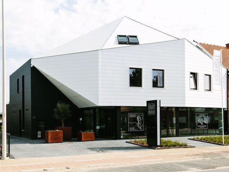 listing card gallery