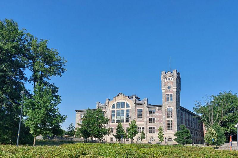 listing card gallery