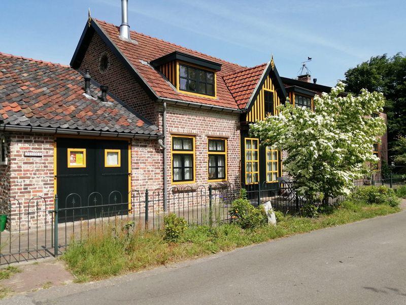 listing card gallery