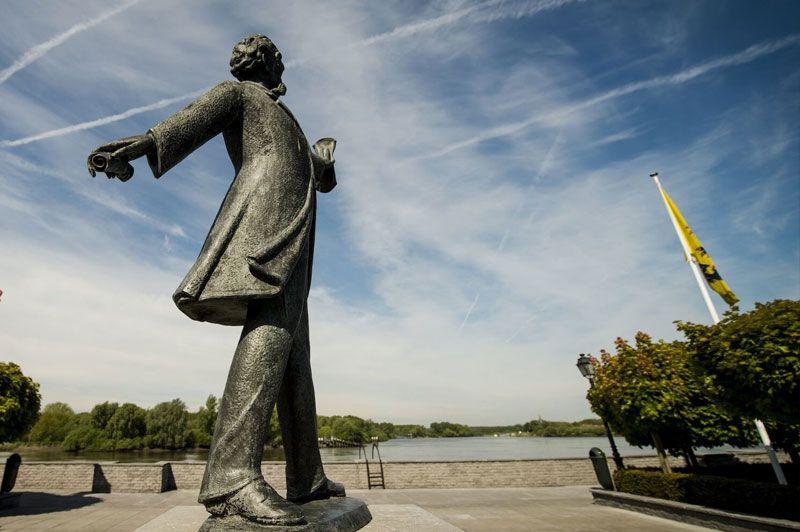 listing card gallery