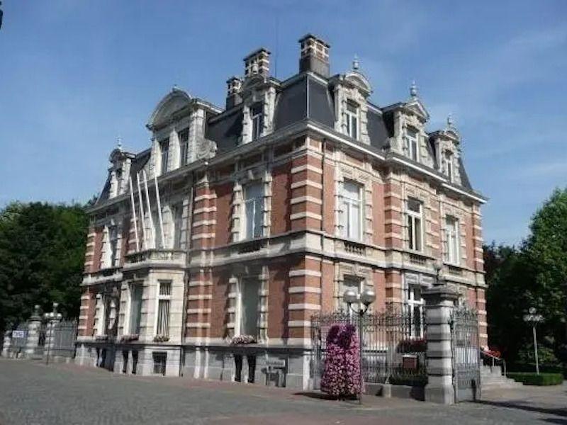 listing card gallery