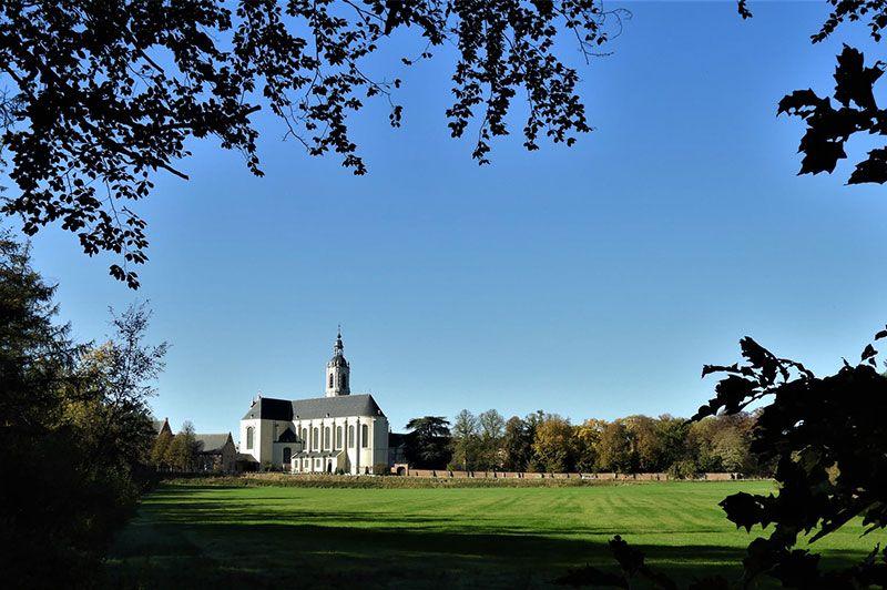 listing card gallery