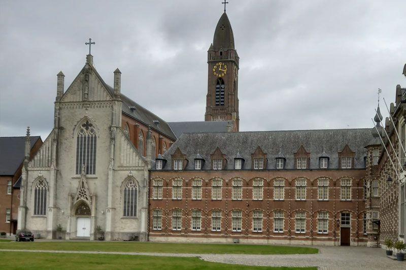 listing card gallery