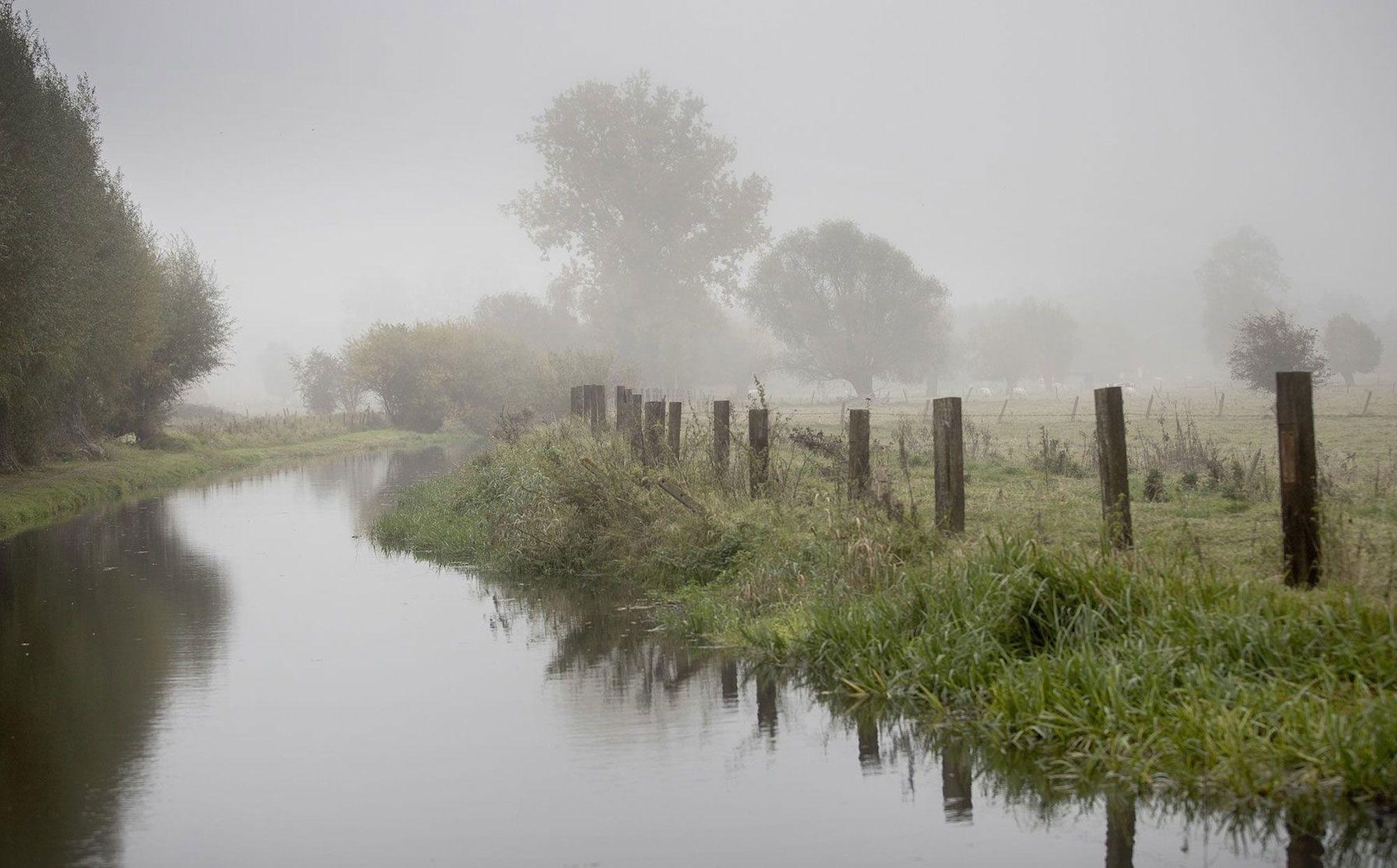 Wandelen tussen heuvels, beekjes en natuur